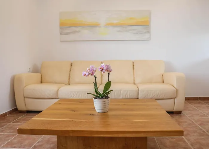 Georgia Villa İskados